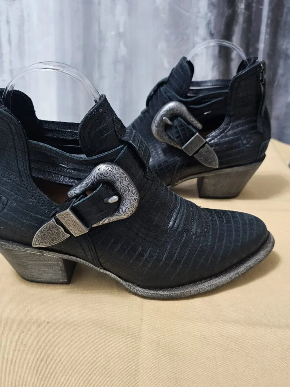 Ariat Western Booties Black Leather Snake Print Silver Buckle Women’s Size 6.5 - Picture 3 of 7